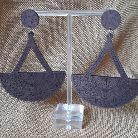 *2 for $15* Wooden Carved Mandala Drop Earring - Picture 1 of 5